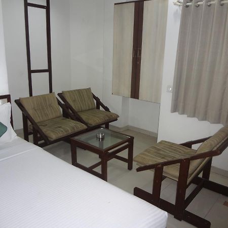 Hotel Airport Residency Ахмедабад Экстерьер фото