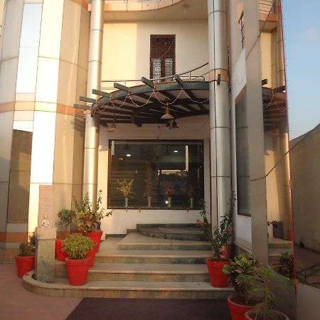 Hotel Airport Residency Ахмедабад Экстерьер фото