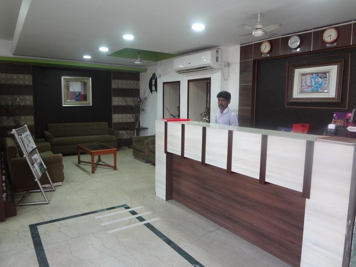 Hotel Airport Residency Ахмедабад Экстерьер фото