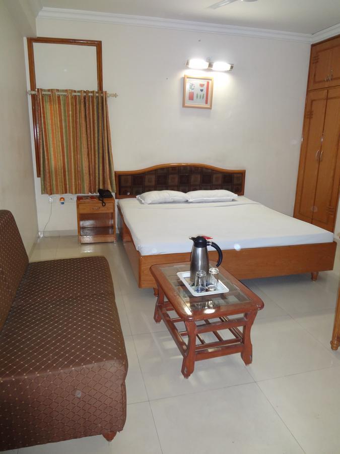 Hotel Airport Residency Ахмедабад Экстерьер фото