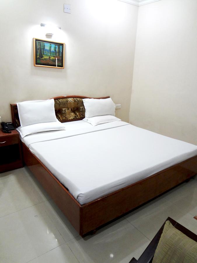 Hotel Airport Residency Ахмедабад Экстерьер фото