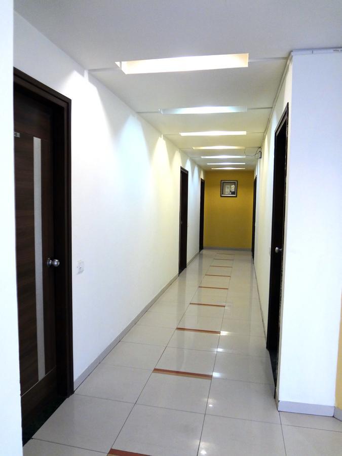 Hotel Airport Residency Ахмедабад Экстерьер фото