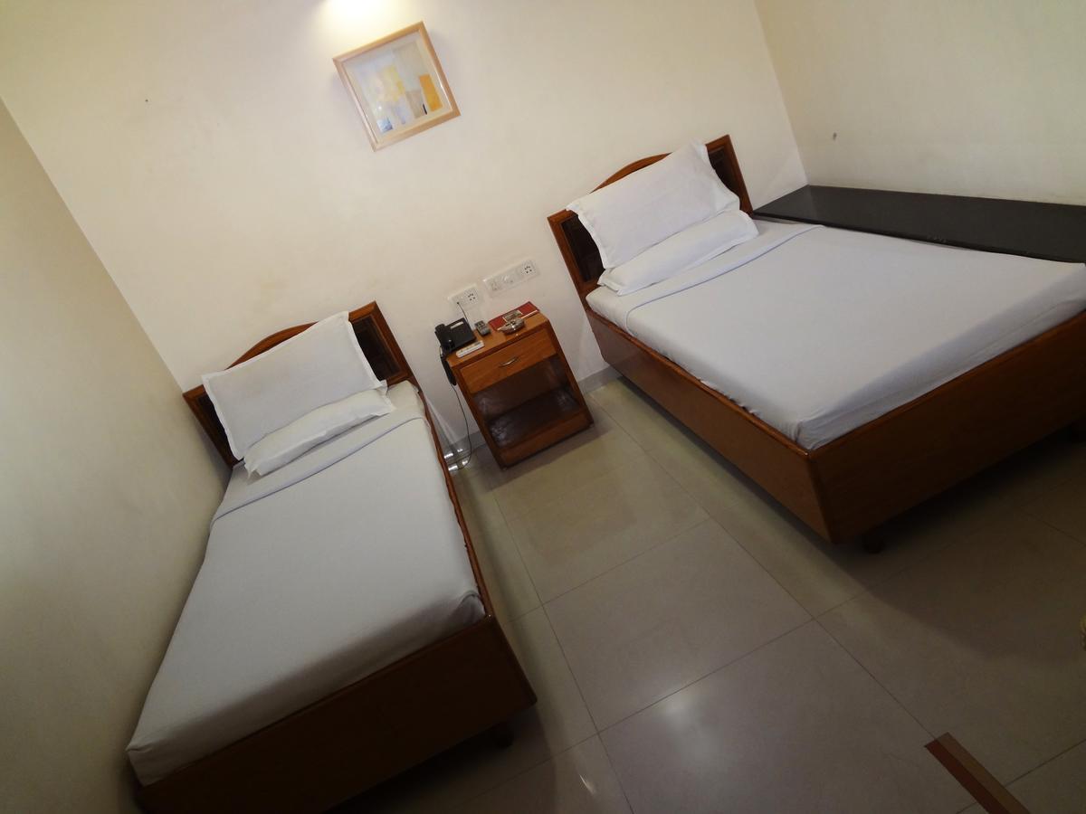 Hotel Airport Residency Ахмедабад Экстерьер фото