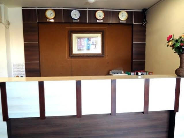Hotel Airport Residency Ахмедабад Экстерьер фото